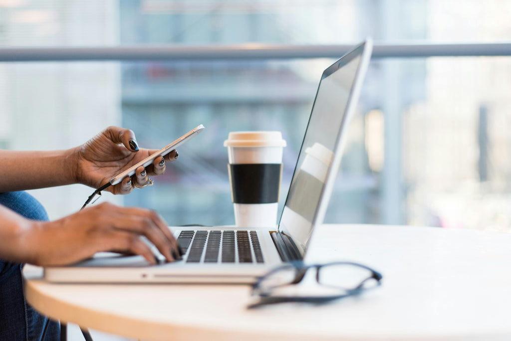 Doomscrolling vs. Deep Work: Why Your Brain Prefers Bad News (and How to Stop It)